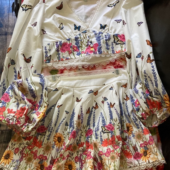 Butterfly & Floral Guipere Top & Shorts set sz L 8/10 - Picture 2 of 9